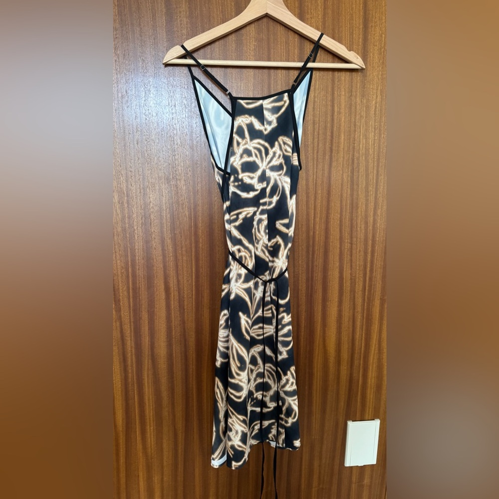 Bleached Floral Dress - Picture 6 of 8